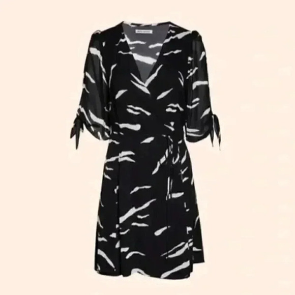 NWT Reformation Sammy Dress in Mustang Black White Animal Print Wrap Size 1X - Picture 1 of 6